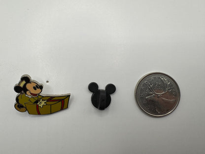 Disney Mickey Mouse Xmas Advent Calendar Orphan with Present Trading Pin DC2S1