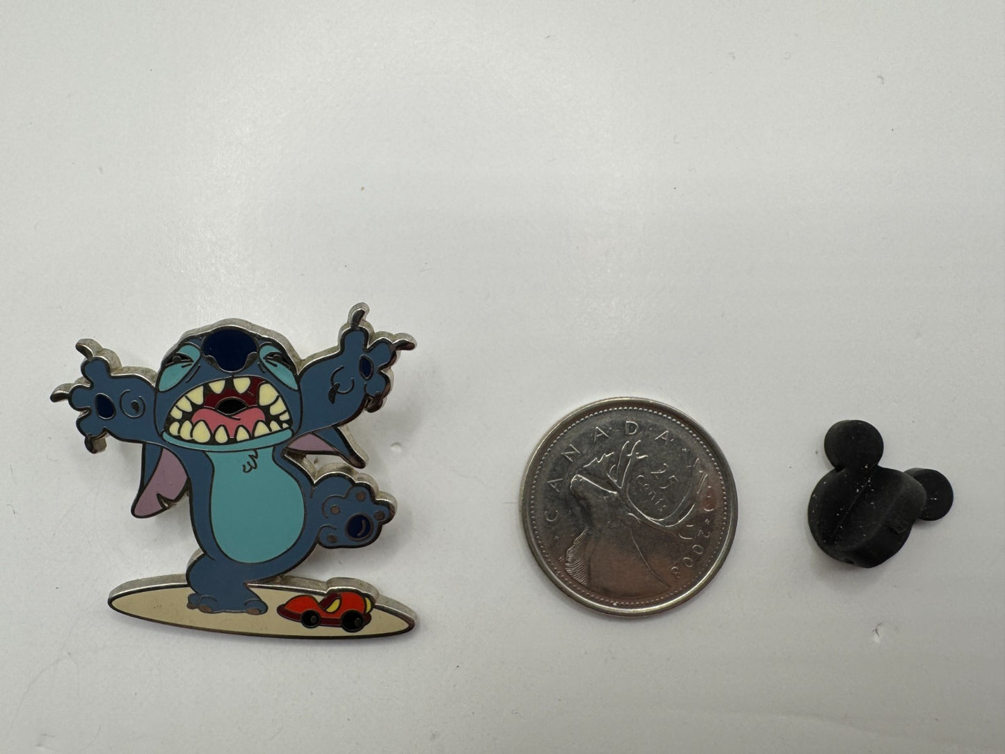 Disney Giant Stitch Deluxe Pin & Red Lanyard Starter Trading Pin DC1S9