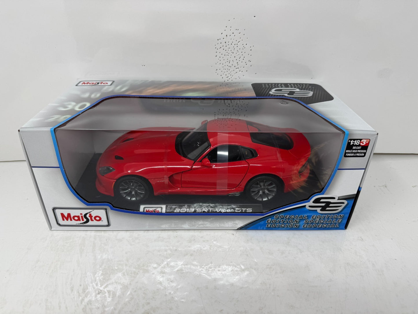 Maisto Special Edition 2013 Dodge SRT Viper GTS 1:18 Diecast Model Red