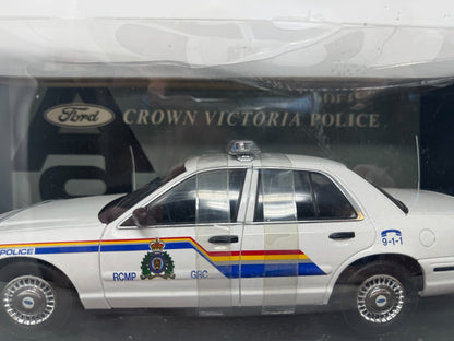 AUTOart Police Division Ford Crown Victoria RCMP Police 1:18 Diecast