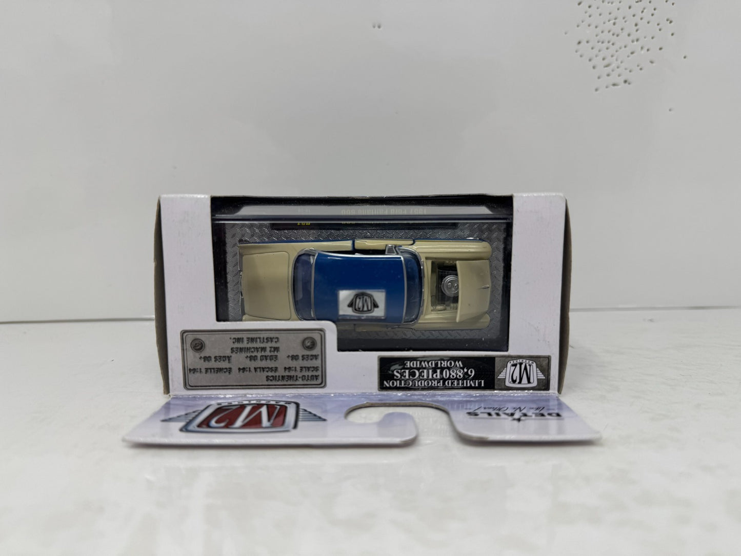 M2 Machines Auto Thentics 1957 Ford Fairlane 500 1:64 Diecast