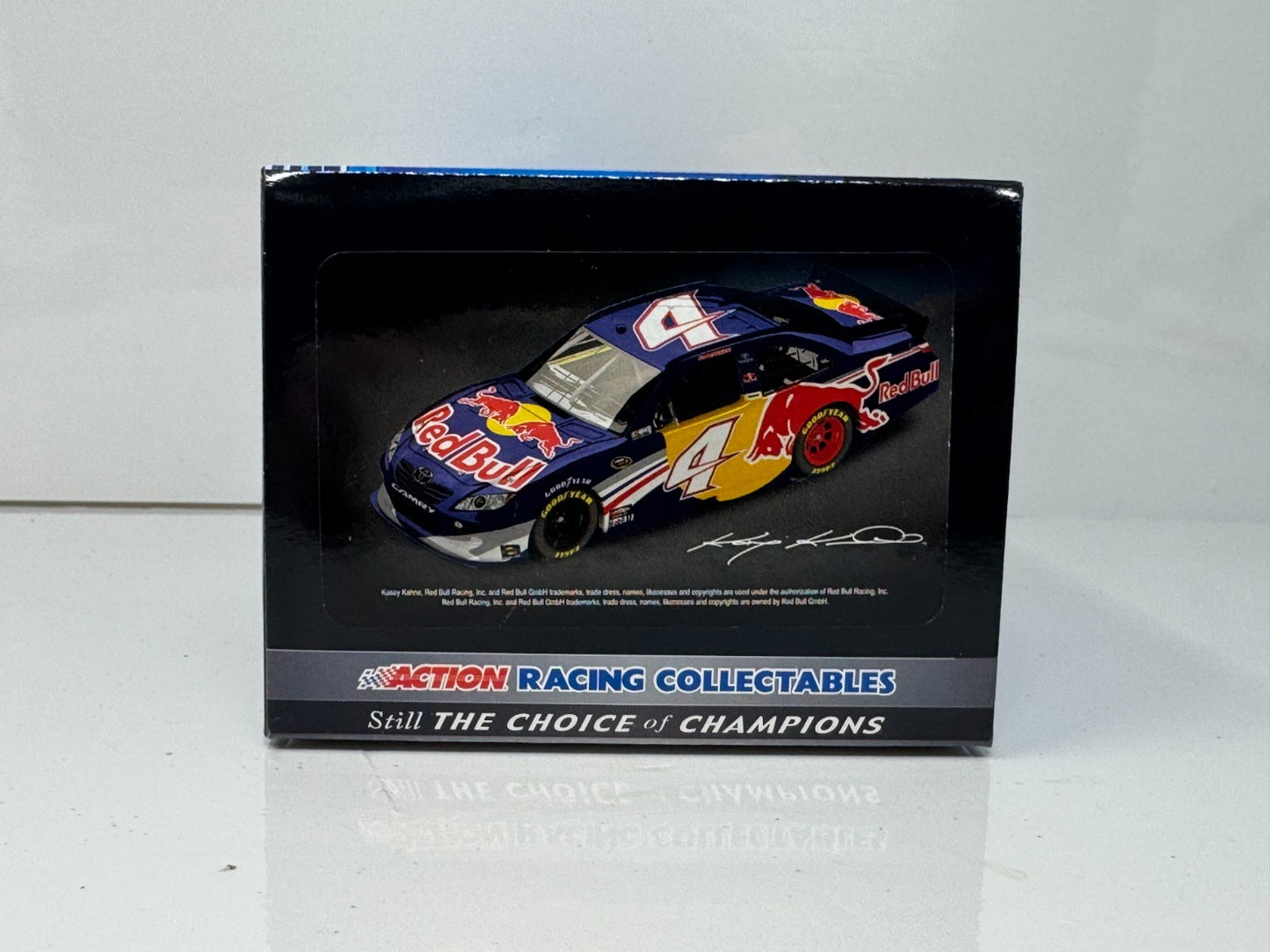 Lionel NASCAR Kasey Kahne #4 Red Bull 2011 Toyota Camry 1:24 Diecast