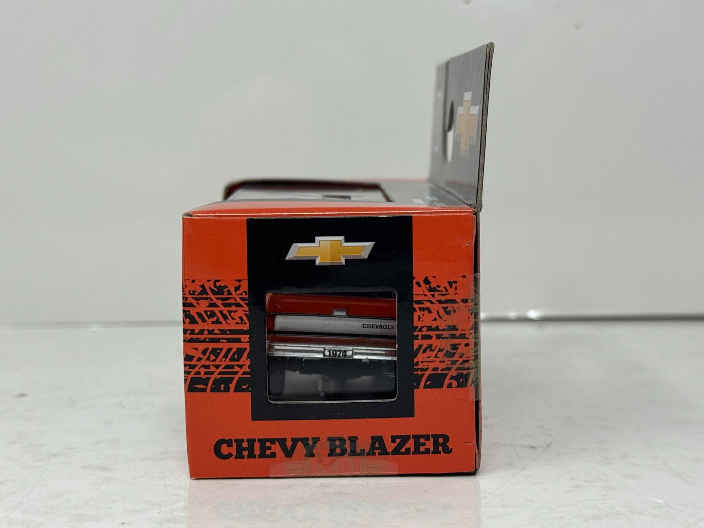 M2 Machines 1974 Chevrolet K5 Blazer 4x4 1:64 Diecast