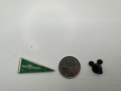 WDW Walt Disney Green World Pennant Hidden Mickey Trading Pin DC2S11