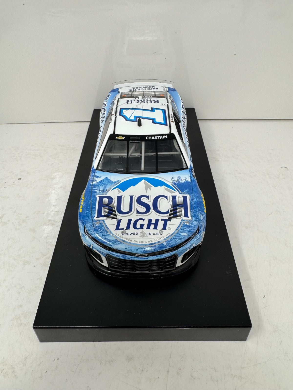Lionel Racing Nascar #1 Ross Chastain Busch Light 2024 Chevy Camaro ZL1 1:24 Diecast