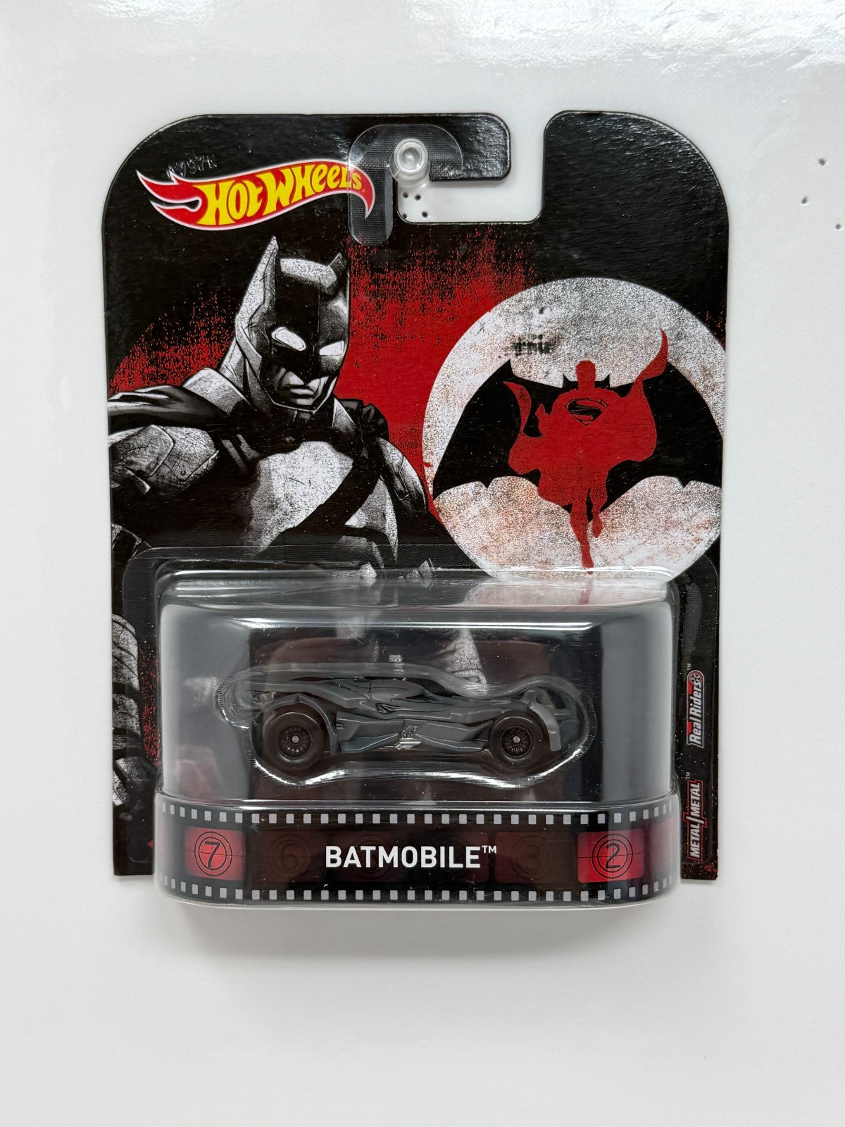 Hot Wheels Retro Entertainment Batman v Superman Batmobile 1:64 Diecast