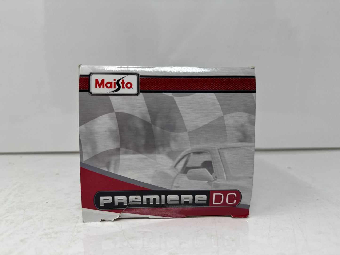 Maisto Premiere DC 2014 Chevrolet Stingray Convertible 1:24 Diecast