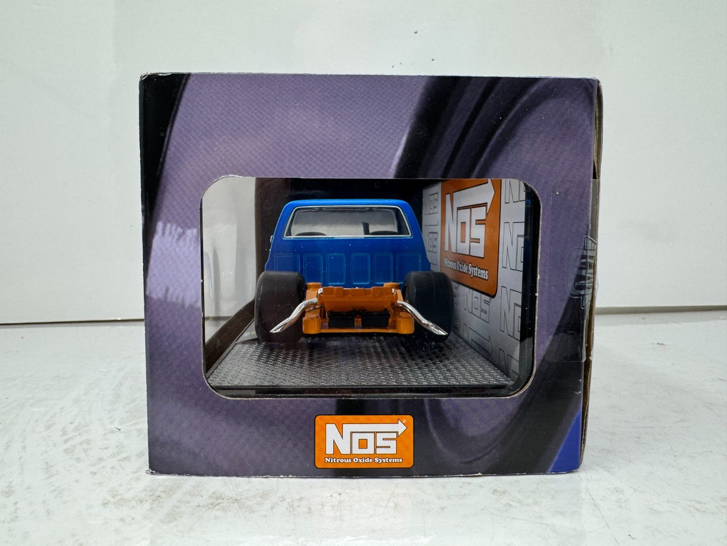M2 Machines 1973 Chevrolet Cheyenne 10 NOS Nitrous Oxide 1:24 Diecast