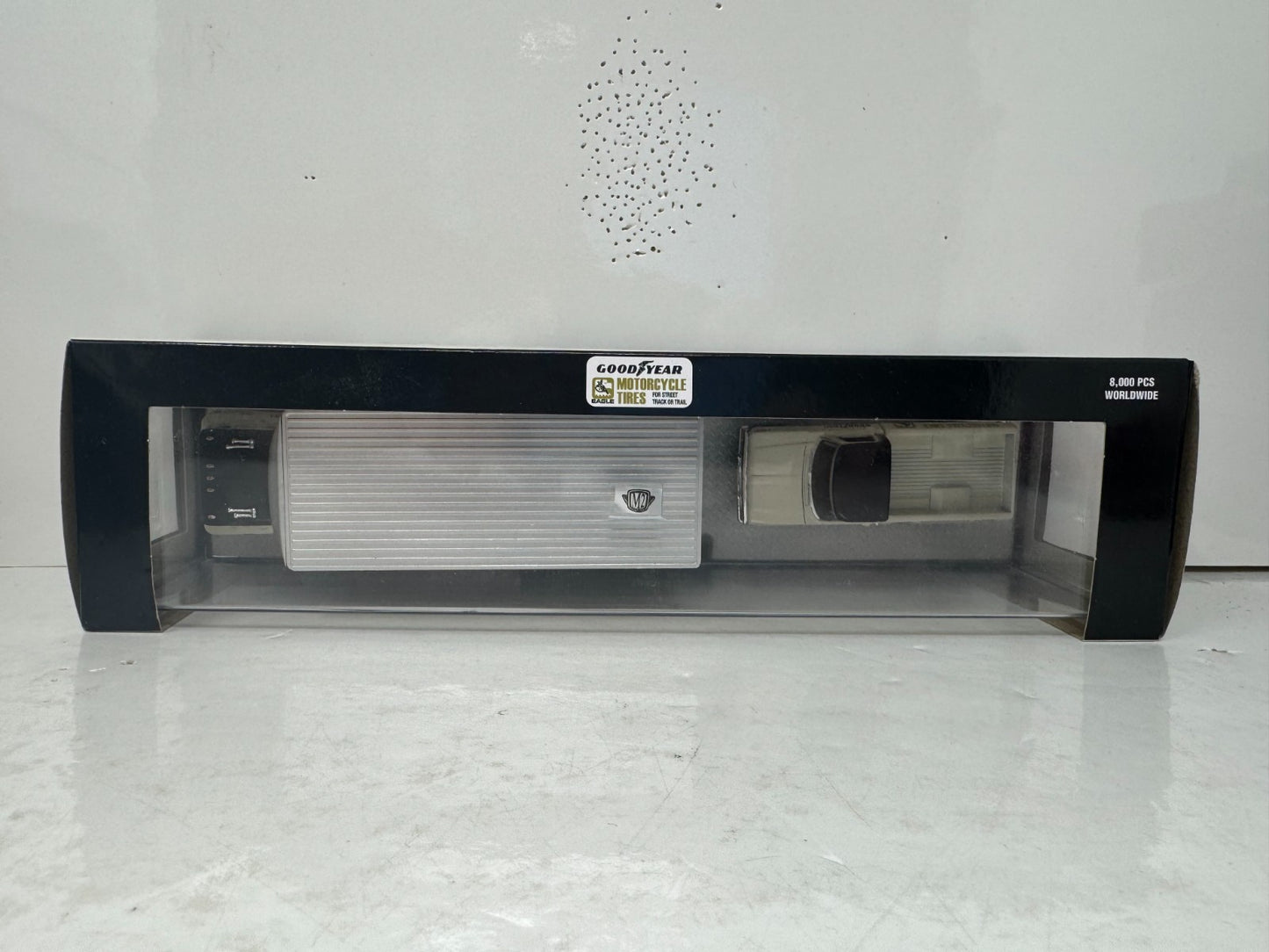 M2 Machines Goodyear Ford C-950 Truck & 1972 Ford F-250 4x4 Pickup 1:64 Diecast