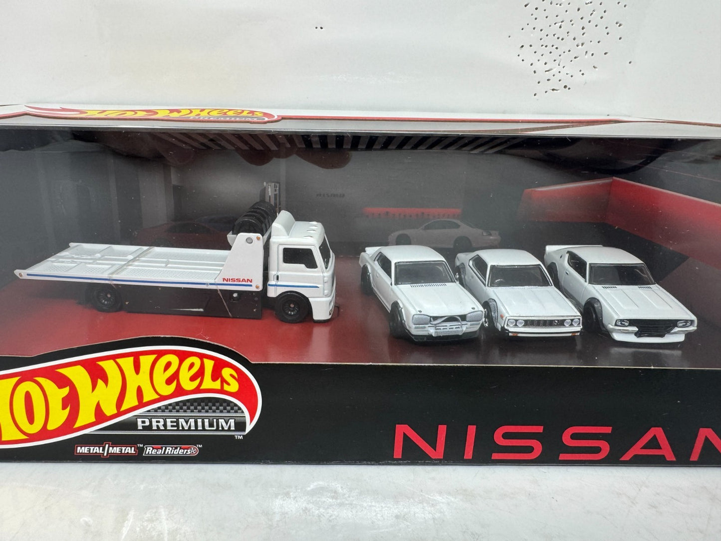 Hot Wheels Premium Nissan 4-Pack Collector Diorama Set 1:64 Diecast