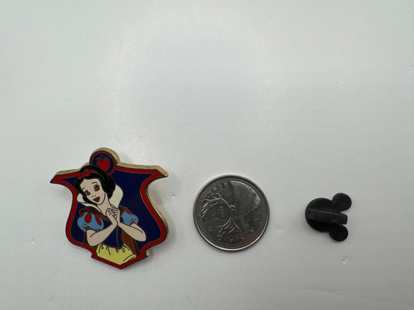 Disney Princess Crest Snow White Trading Pin DC1S12