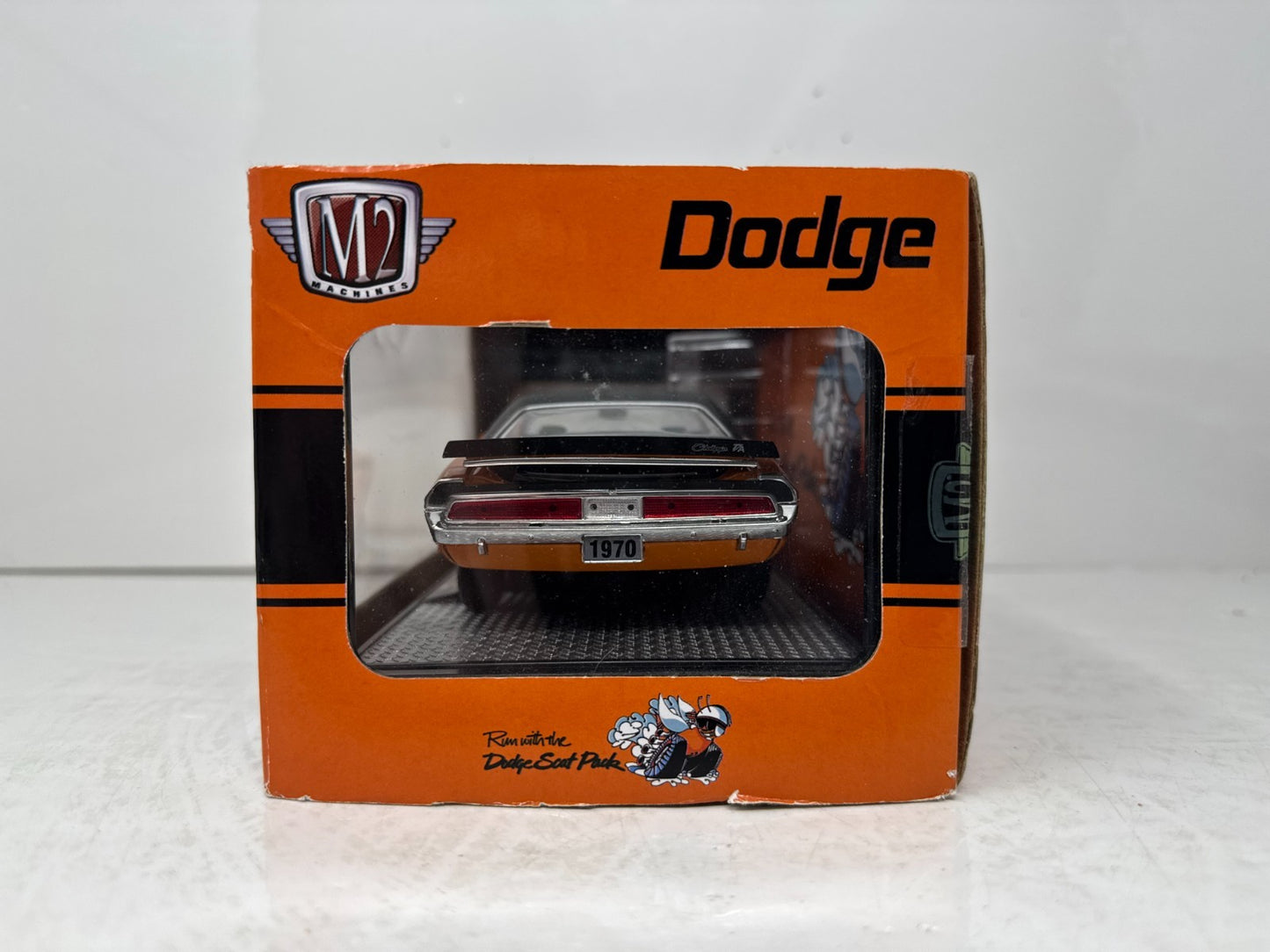 M2 Machines 1970 Dodge Challenger TA Dodge Scat Pack 1:24 Diecast