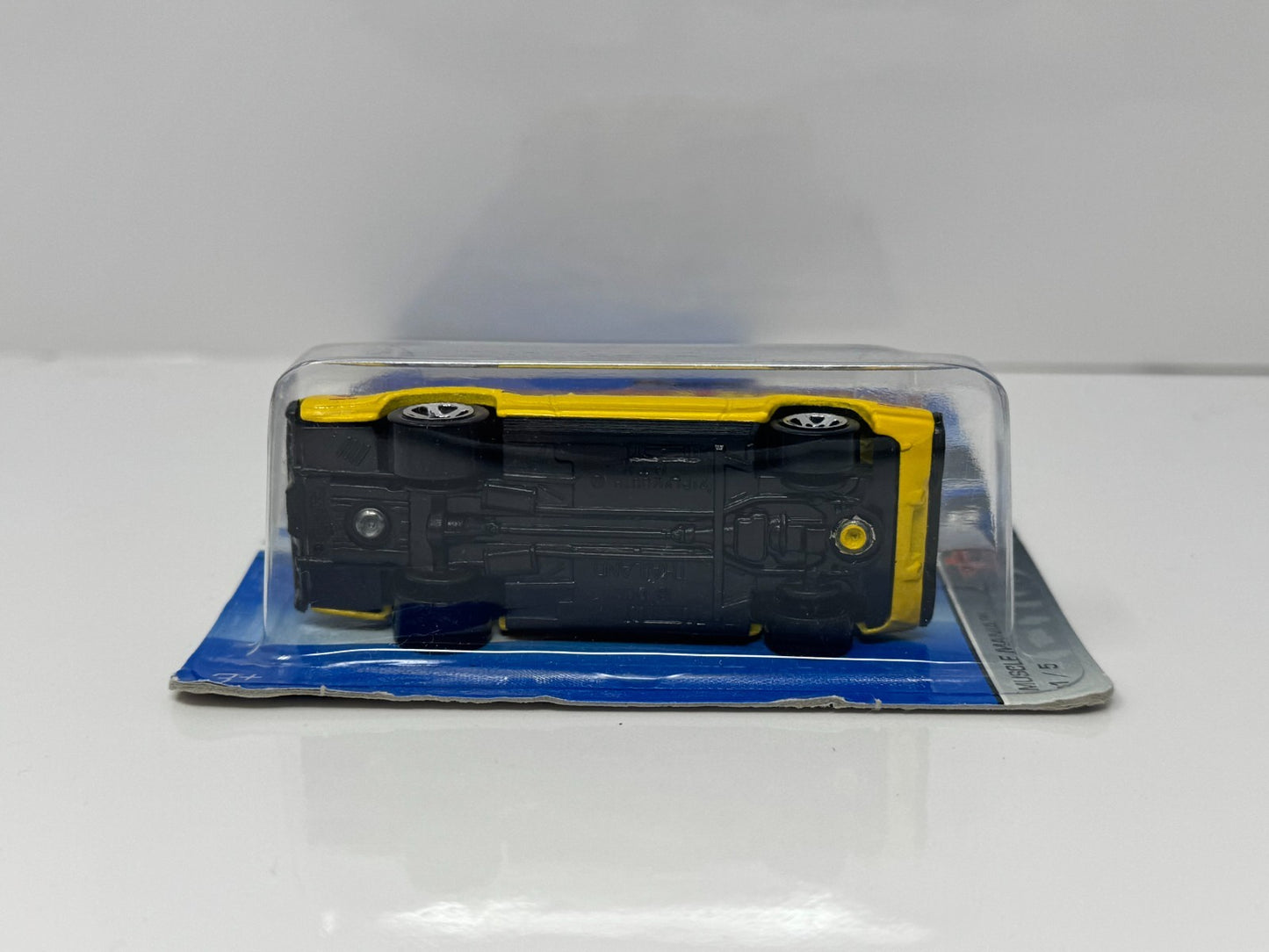 Hot Wheels Muscle Mania 1971 Plymouth GTX 1:64 Diecast Yellow V2