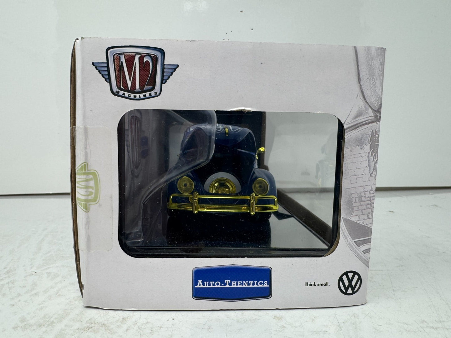 M2 Machines 1952 Volkswagen Beetle Deluxe Model CHASE 1:24 Diecast Gold Rims