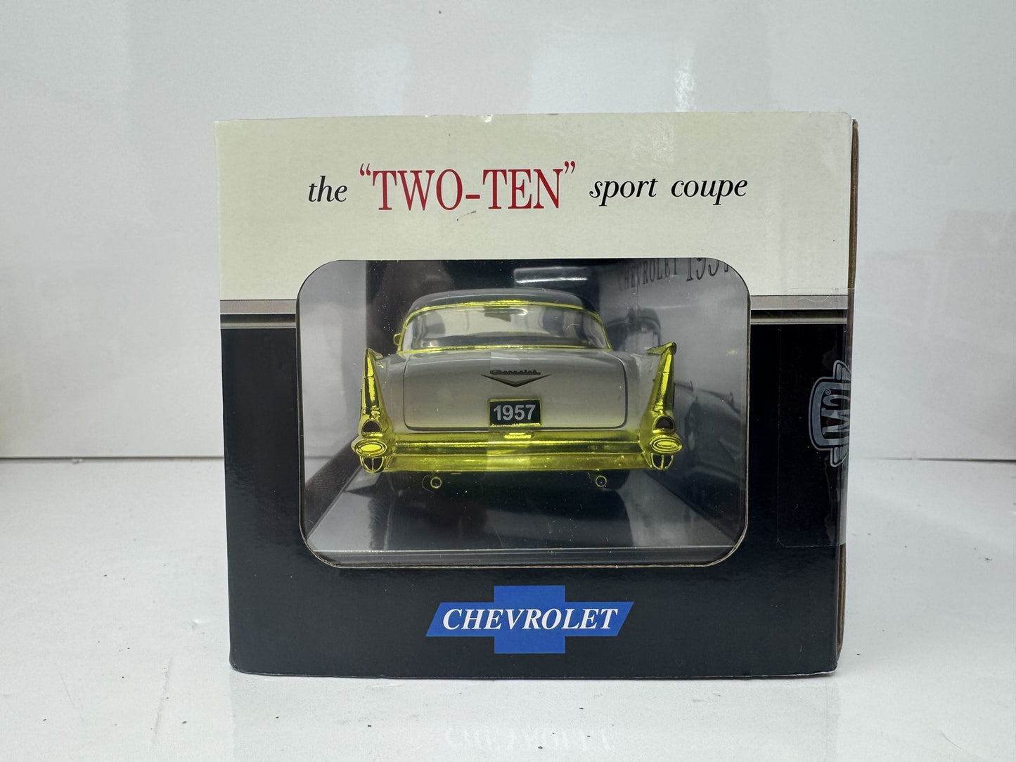 M2 Machines Chevrolet 1957 Chevrolet 210 Hardtop CHASE 1:24 Diecast