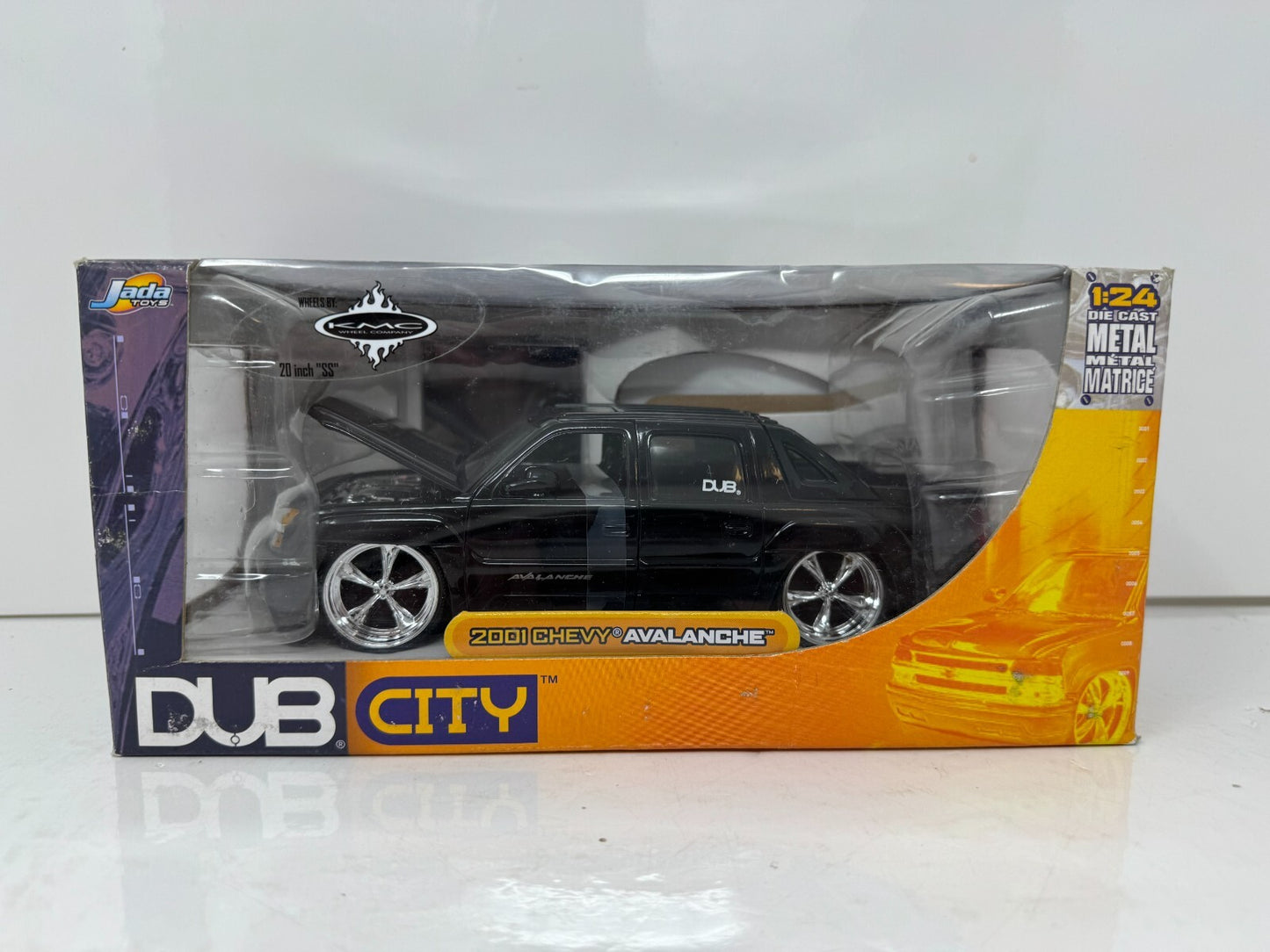 Jada Dub City 2001 Chevy Avalanche 1:24 Diecast KMC Wheels 20 Inch SS Rims