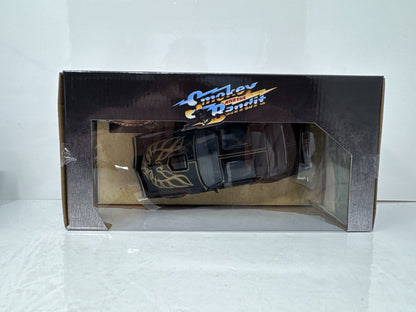 Jada Smokey and the Bandit 1977 Pontiac Firebird w/ Replica Buckle 1:24 Diecast