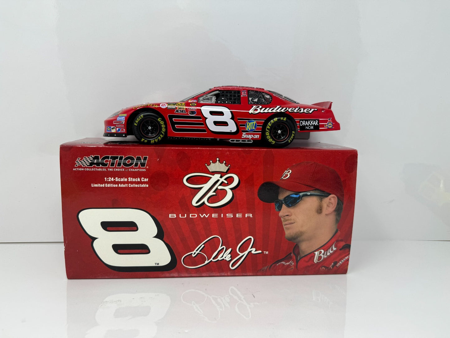 Action NASCAR Dale Earnhardt Jr #8 Budweiser 2004 Monte Carlo 1:24 Diecast