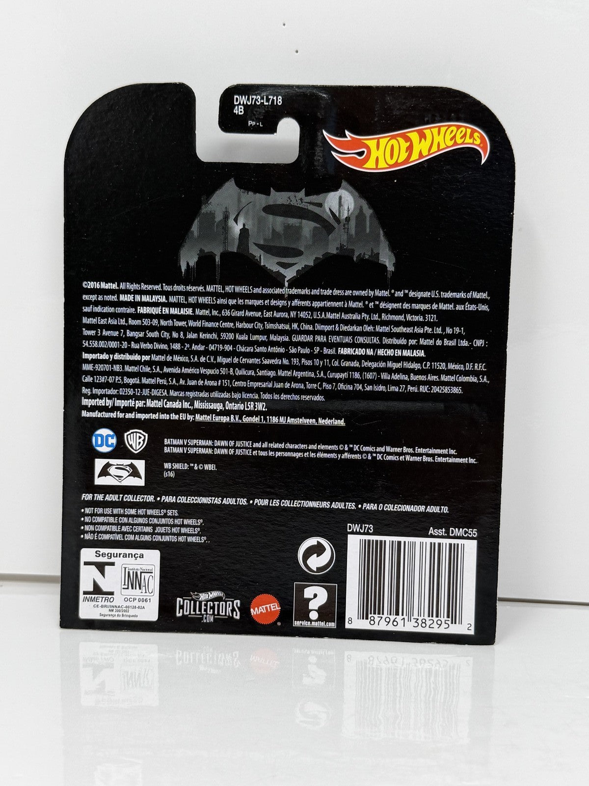 Hot Wheels Retro Entertainment Batman v Superman Batwing 1:64 Diecast