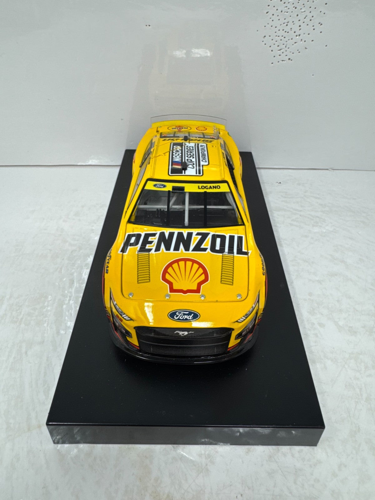 Lionel Nascar #22 Joey Logano Shell Pennzoil Champion 2022 Mustang 1:24 Diecast
