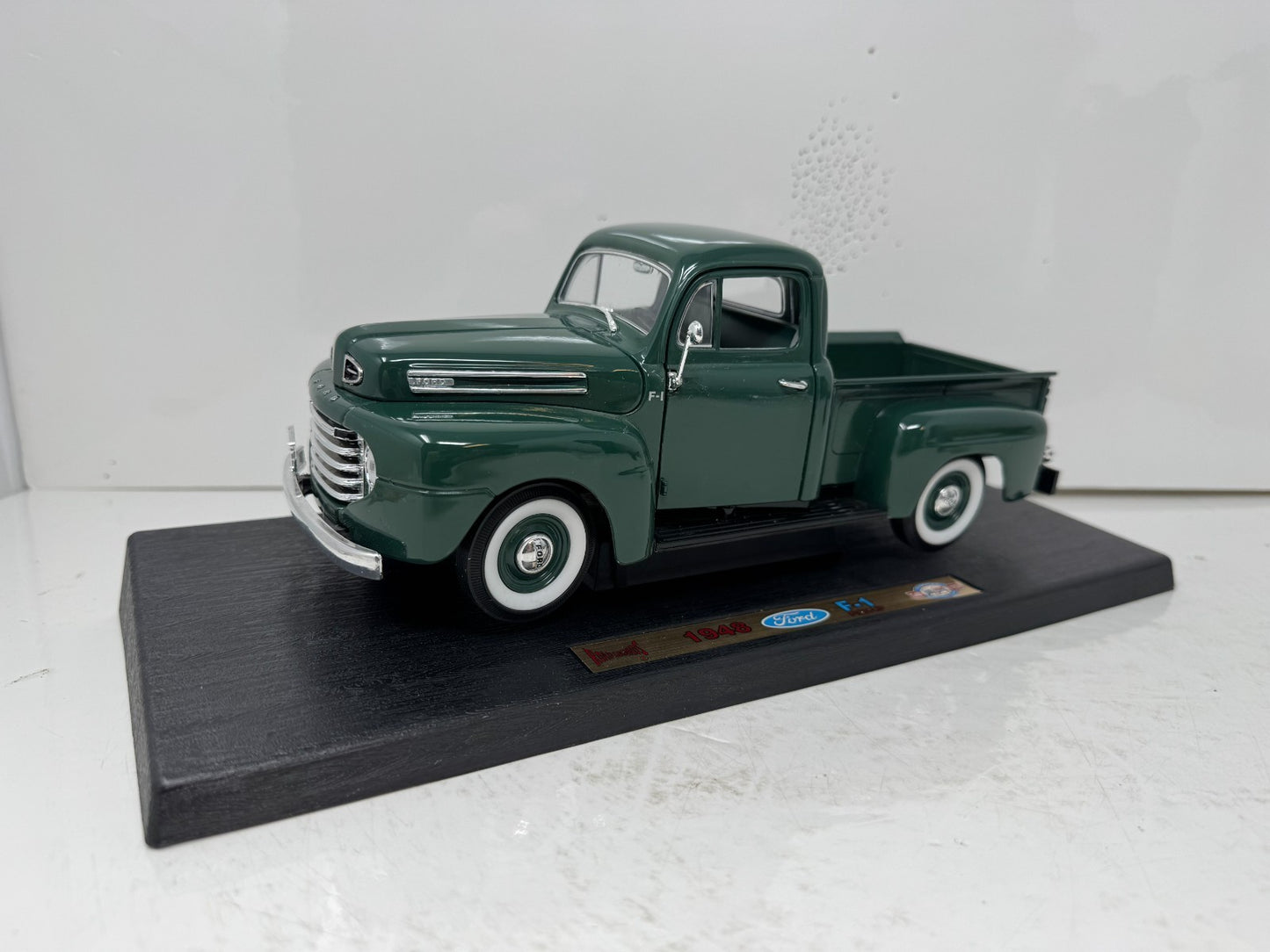 Yat Ming Road Legends 1948 Ford F-1 Pickup 1:18 Diecast