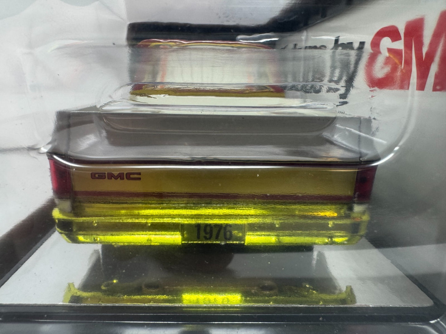 M2 Machines 1976 GMC Sierra Grande 15 Pickup Truck CHASE 1:24 Diecast