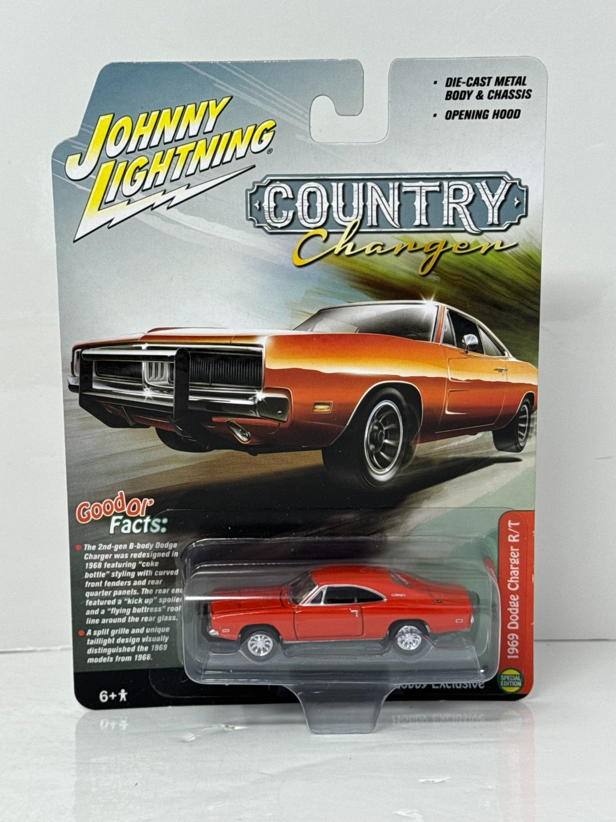 Johnny Lightning Country Charger 1969 Dodge Charger R/T 1:64 Diecast