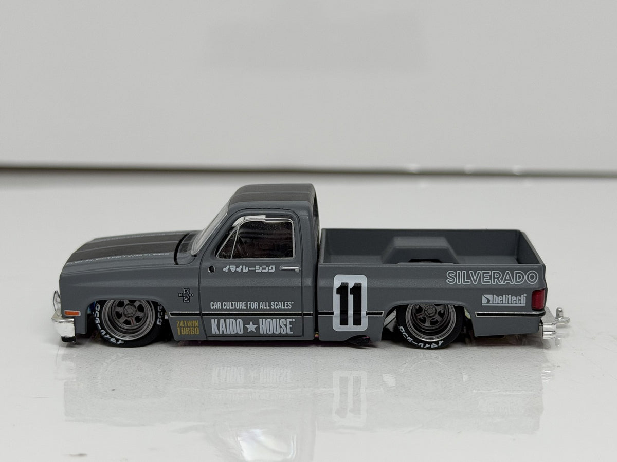 Kaido House Mini GT Chevrolet Silverado Kaido V2 1:64 Diecast