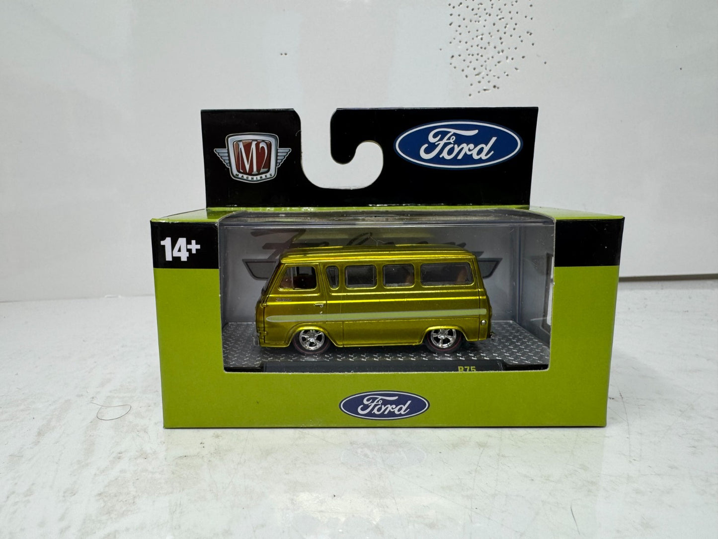 M2 Machines 1965 Ford Falcon Club Wagon 1:64 Diecast