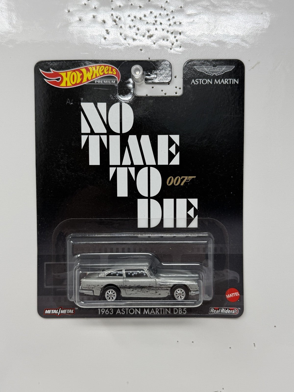 Hot Wheels Premium 007 James Bond 1963 Aston Martin DB5 1:64 Diecast Real Riders