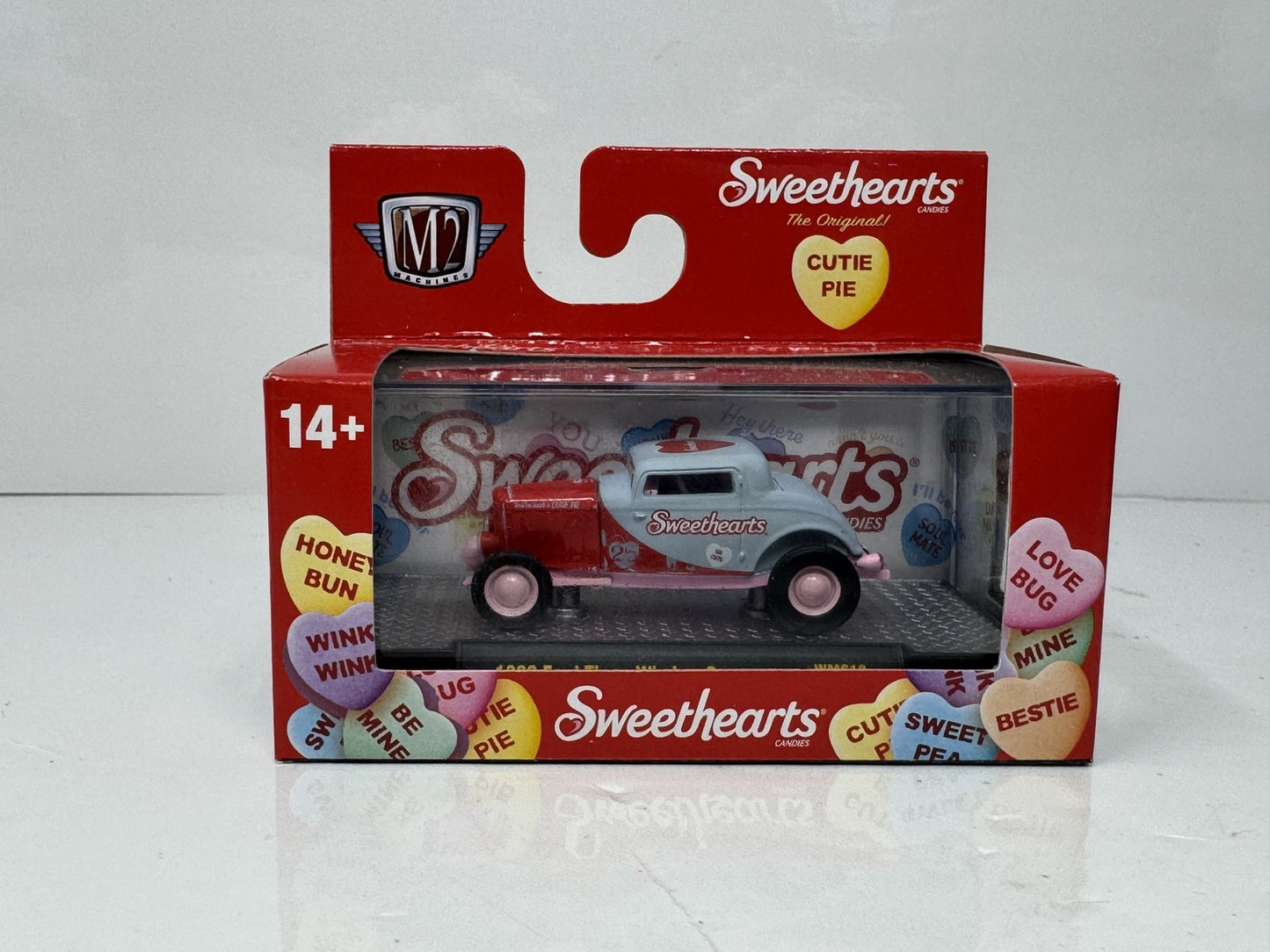 M2 Machines Sweethearts 1932 Ford Three Window Coupe CHASE 1:64 Diecast