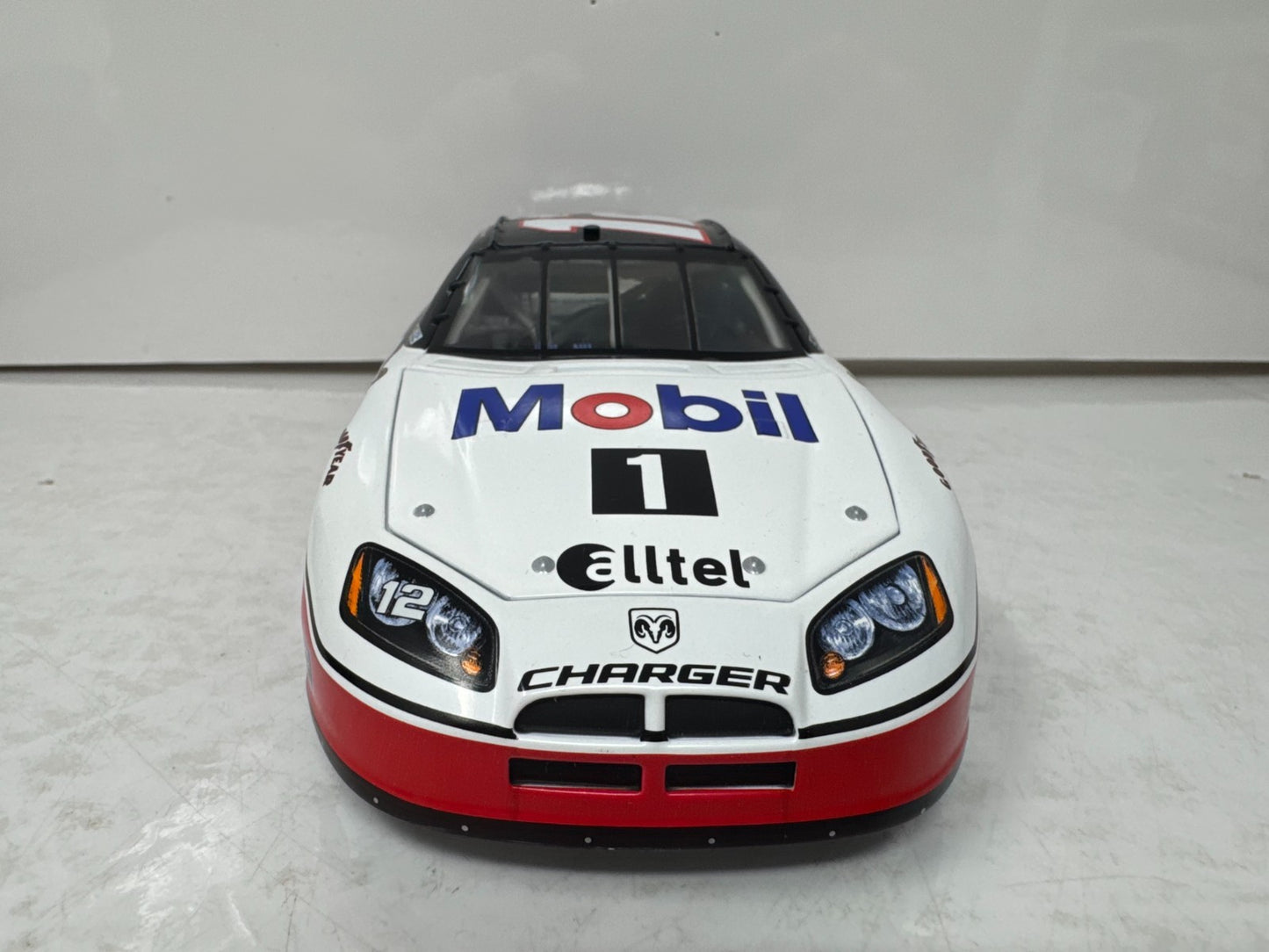 Motorsports Authentics #12 Ryan Newman Mobil 1 2007 Charger 1:24 Diecast