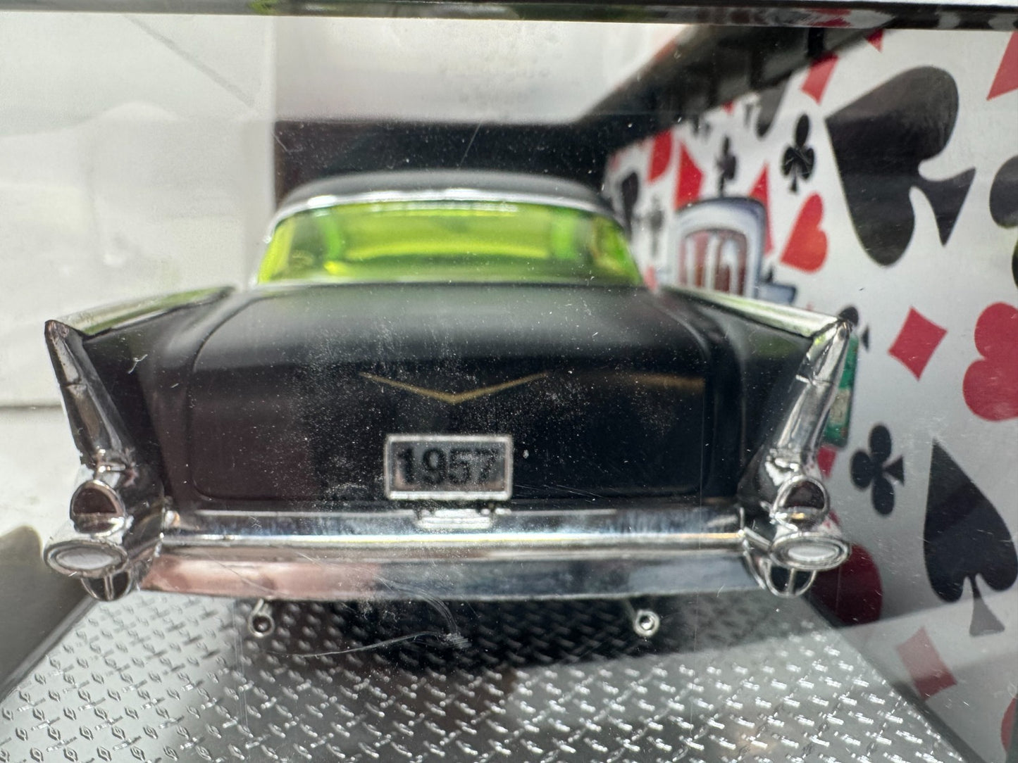 M2 Machines 1957 Chevrolet Bel Air Hardtop Wild Cards 1:24 Diecast