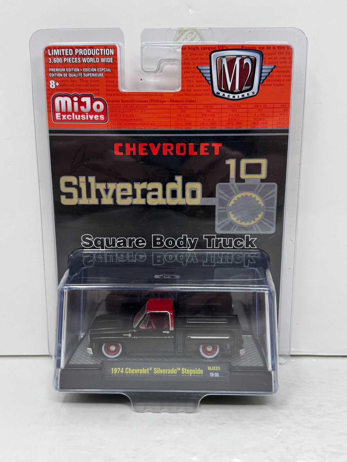 M2 Machines Square Body Truck 1974 Chevrolet Silverado Stepside 1:64 Diecast