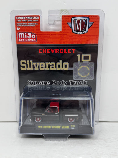 M2 Machines Square Body Truck 1974 Chevrolet Silverado Stepside 1:64 Diecast