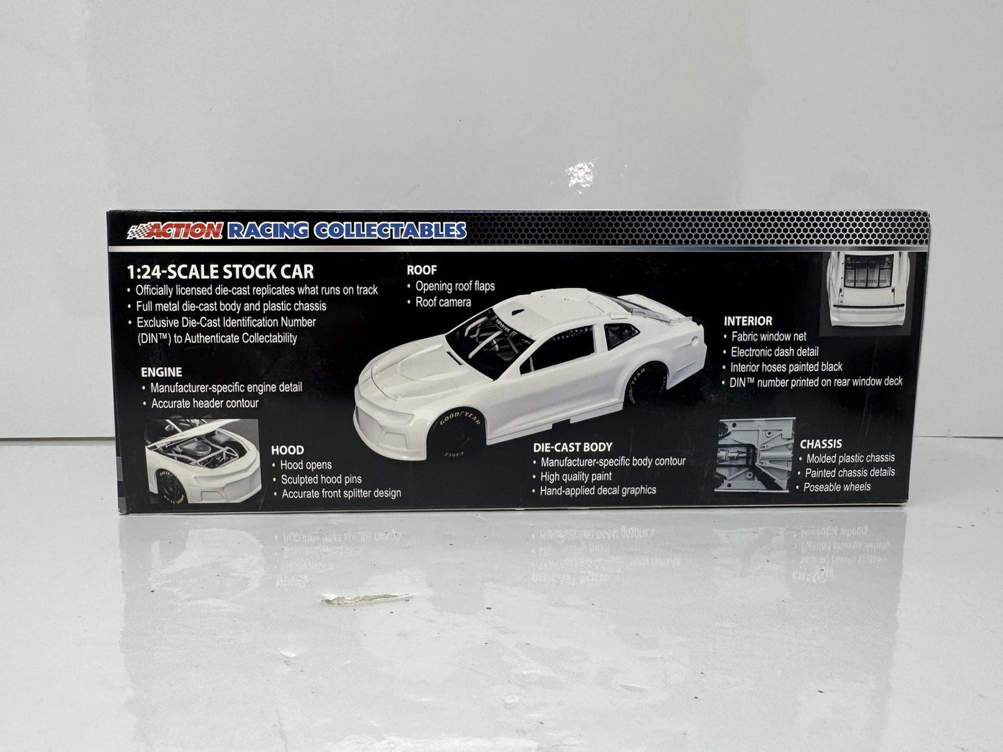 Lionel NASCAR William Byron #24 Axalta 2018 Chevrolet Camaro 1:24 Diecast