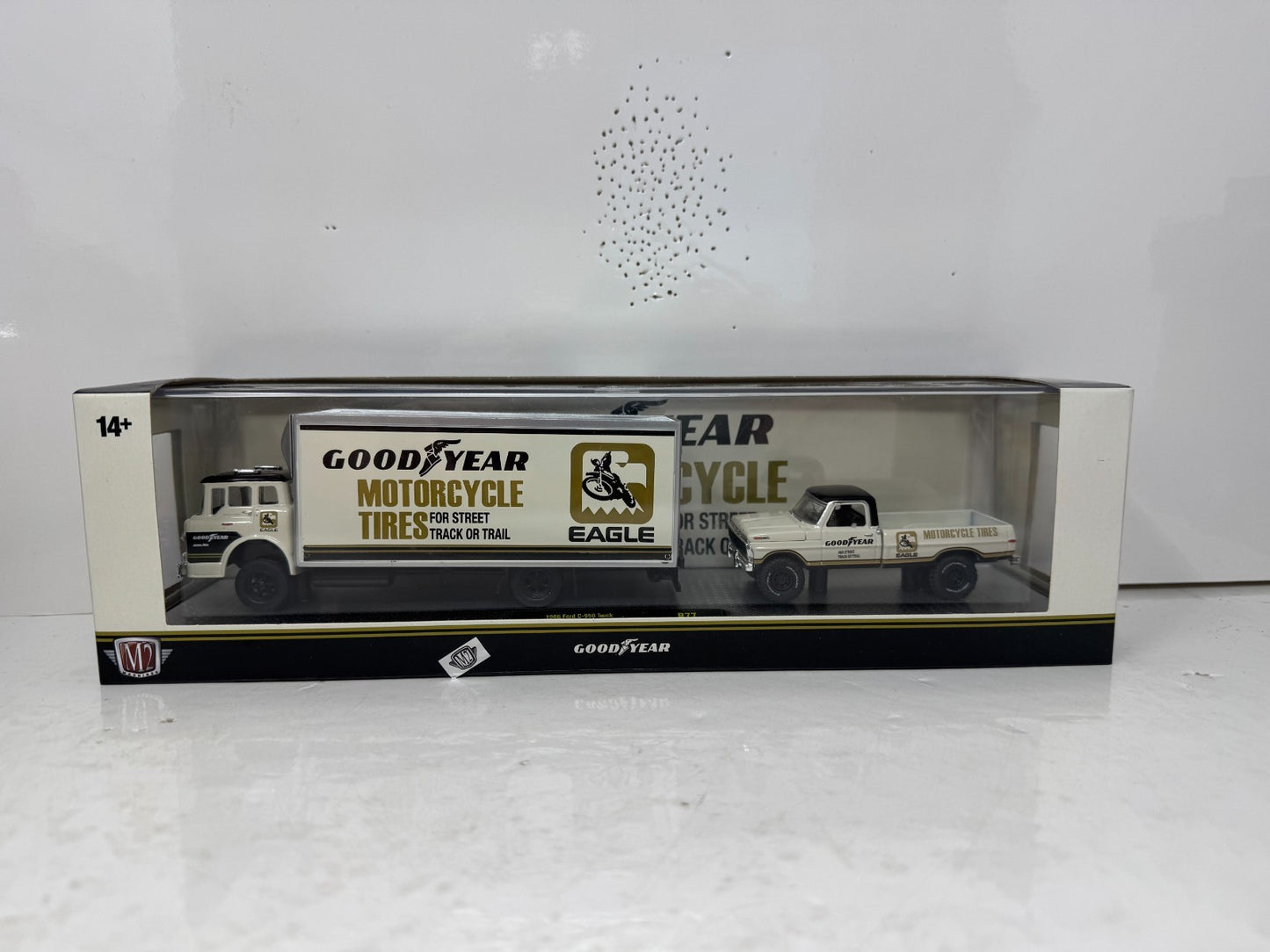 M2 Machines Goodyear Ford C-950 Truck & 1972 Ford F-250 4x4 Pickup 1:64 Diecast
