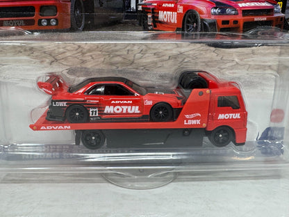 Hot Wheels Premium Team Transport #44 Nissan Skyline & Fleet Street 1:64 Diecast