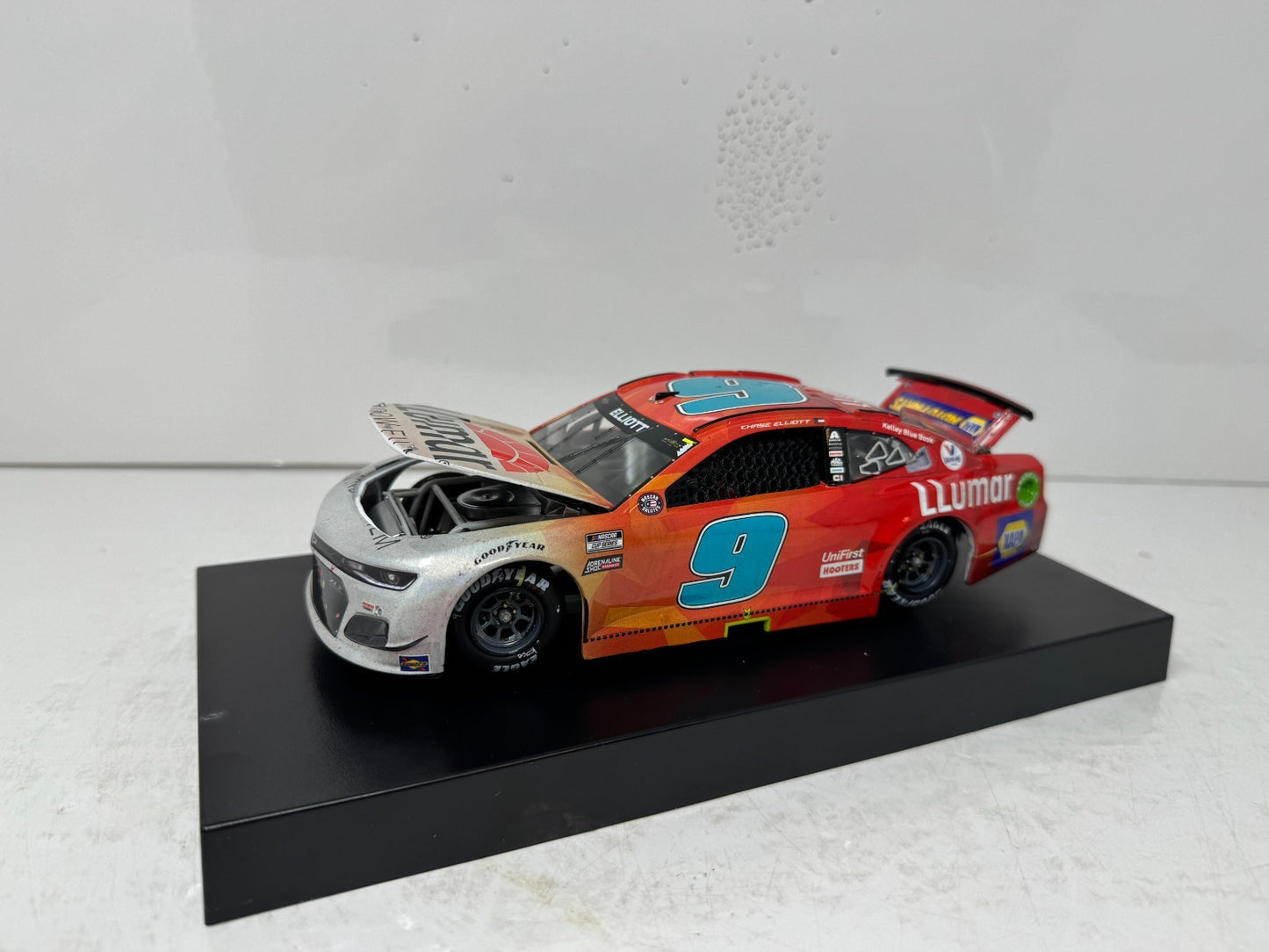 Lionel NASCAR Elite #9 Chase Elliott Llumar COTA Win Camaro 1:24 Diecast