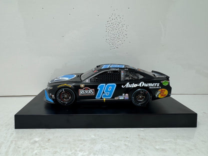 Lionel NASCAR RCCA Elite #19 Martin Truex Jr Darlington Win Camry 1:24 Diecast