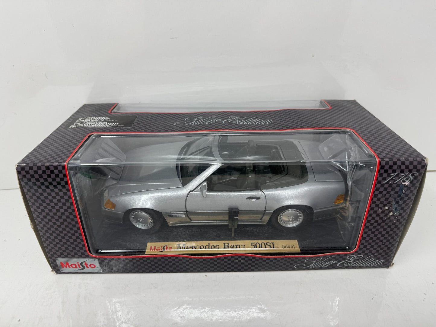 Maisto 1989 Mercedes-Benz 500SL Silver Series 1:18 Diecast