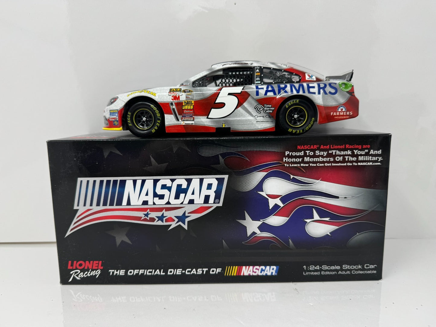 Lionel NASCAR Kasey Kahne #5 Farmers GI Jobs Salutes 2014 Chevy SS 1:24 Diecast