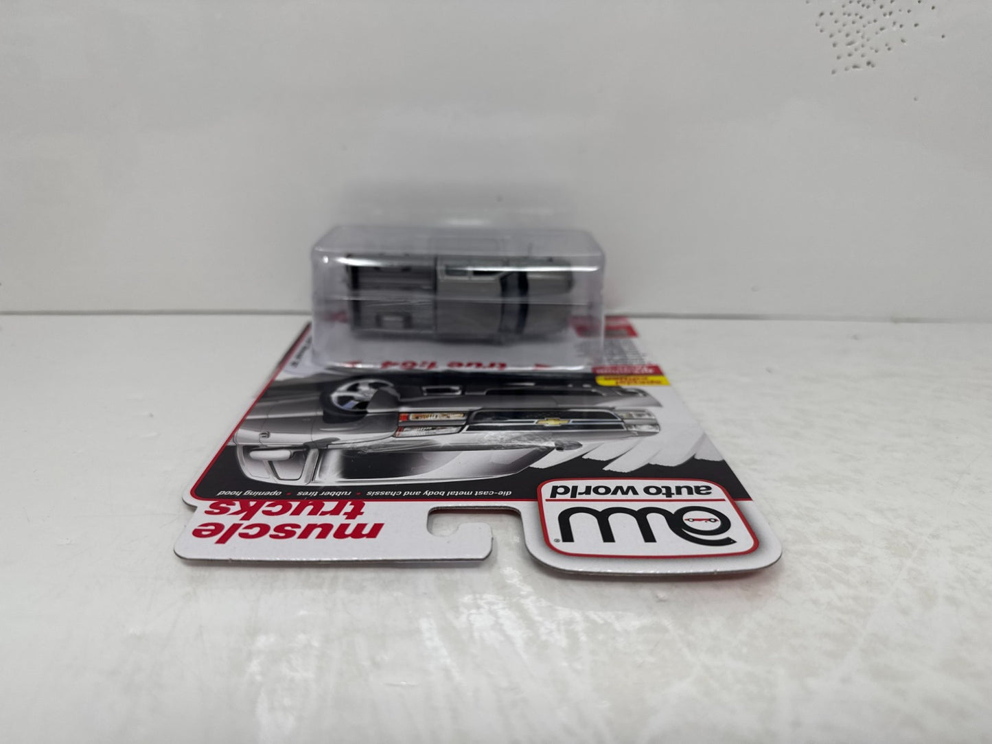 Auto World Muscle Trucks 2006 Chevy Silverado SS 1:64 Diecast