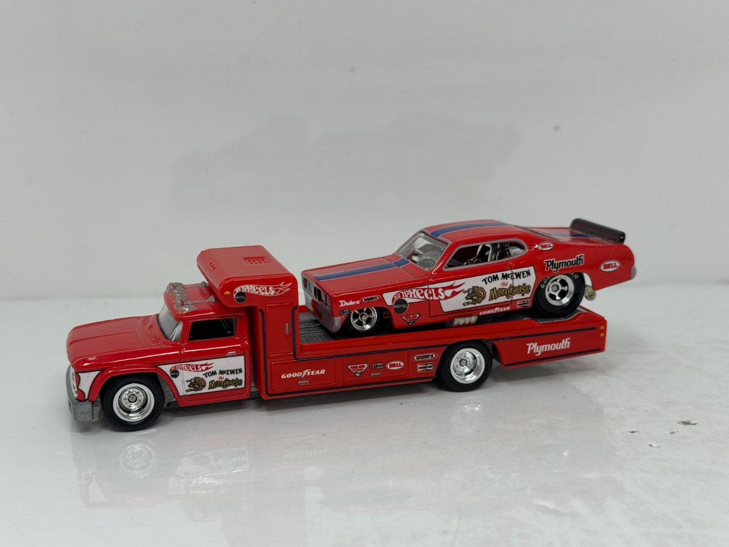 Hot Wheels Premium Team Transport Plymouth Duster & Retro Rig 1:64 Diecast