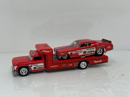 Hot Wheels Premium Team Transport Plymouth Duster & Retro Rig 1:64 Diecast