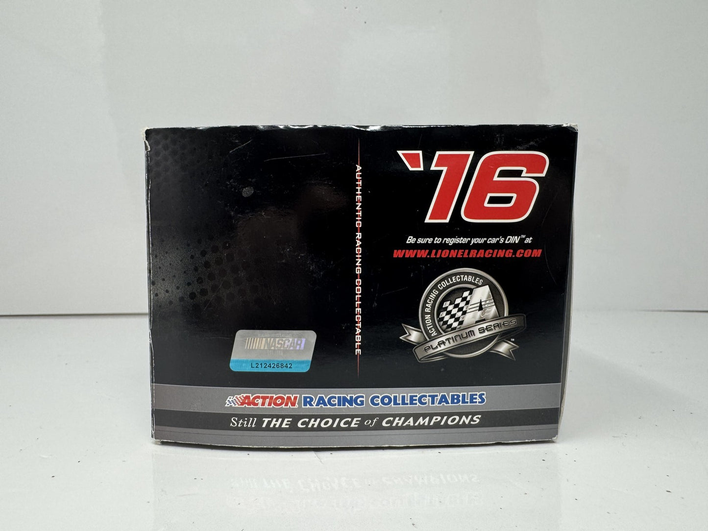 Lionel NASCAR Martin Truex Jr. #78 Auto Insurance 2016 Toyota Camry 1:24 Diecast