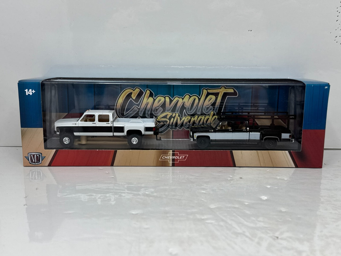 M2 Machines Chevrolet Silverado 1975 Chevrolet Silverado 30 4x4 & 1973 Chevrolet Silverado 30 1:64 Diecast