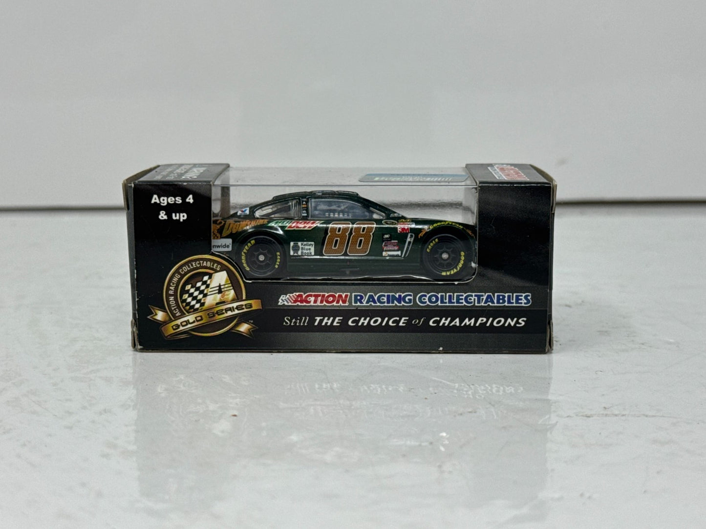 Dale Earnhardt Jr #88 Mountain Dew DewShine 2015 SS 1:64 Diecast Lionel