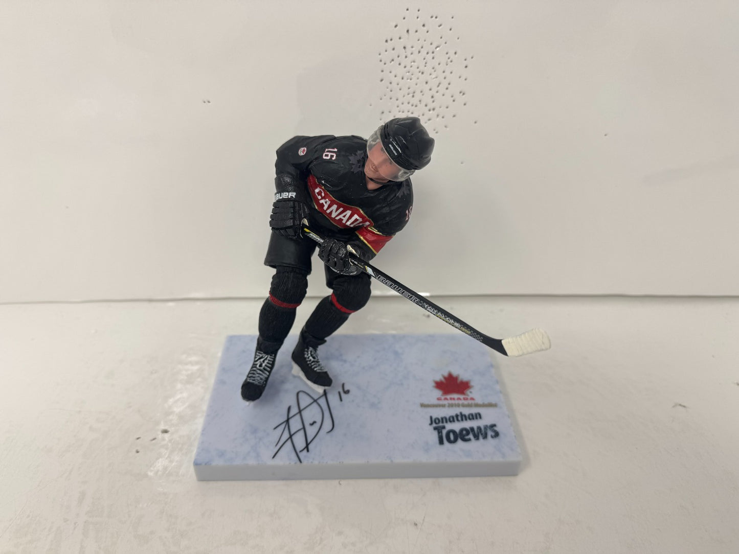 McFarlane Jonathan Toews Team Canada 2010 Olympics Figure Auto Signed