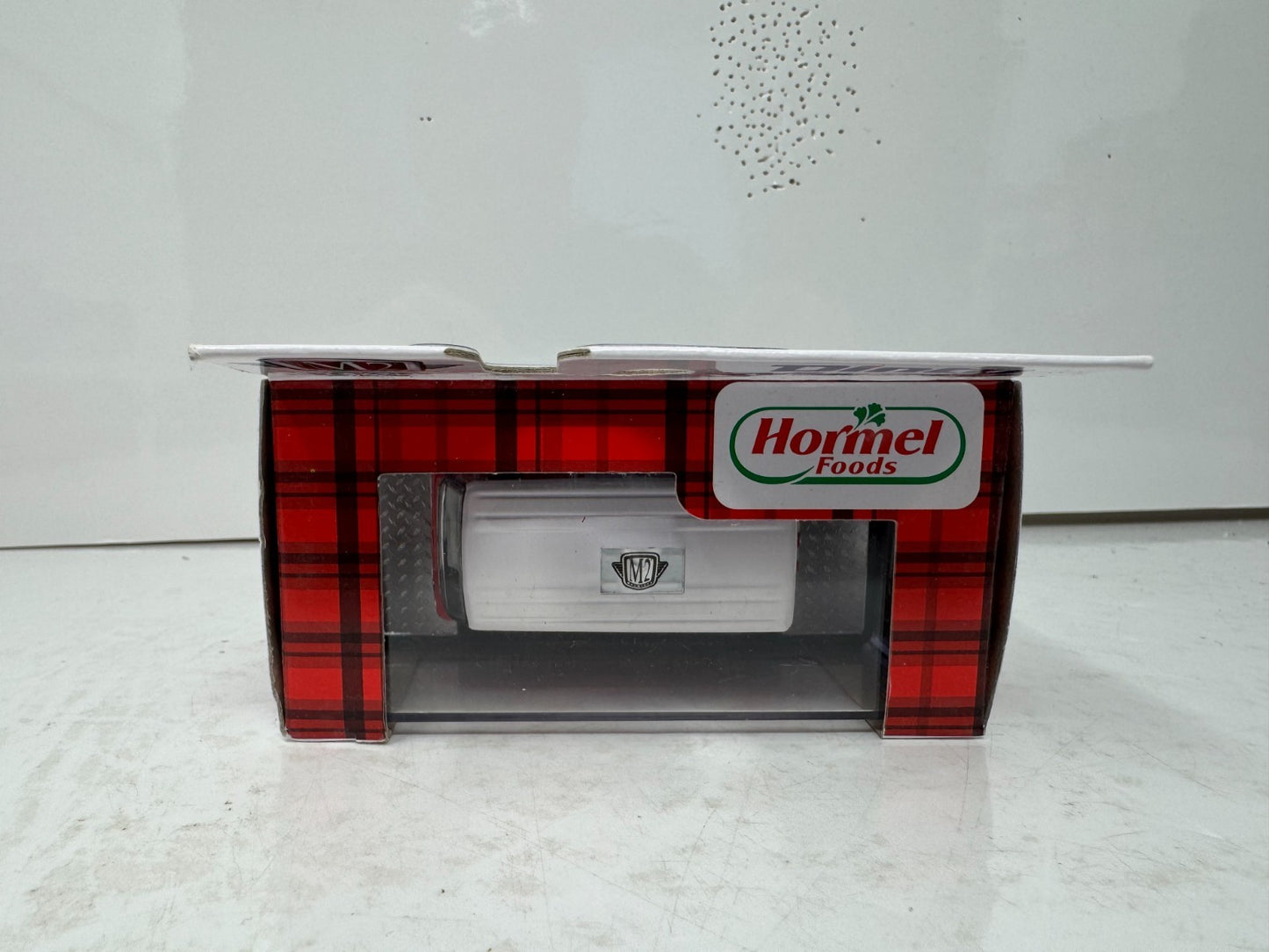 M2 Machines Dinty Moore 1964 Ford Econoline Delivery Van 1:64 Diecast